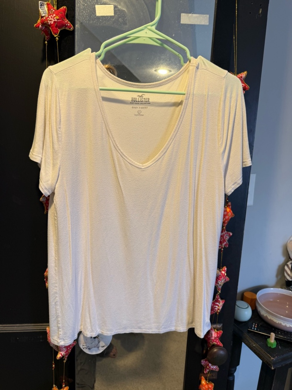 Hollister Light Cream V-Neck Short Sleeve Top